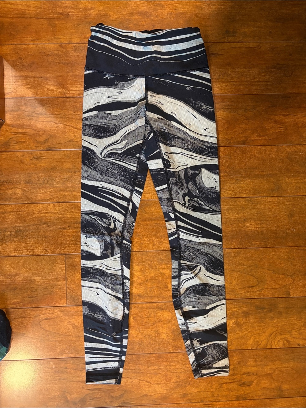 Lululemon Black & White Marble Print Leggings